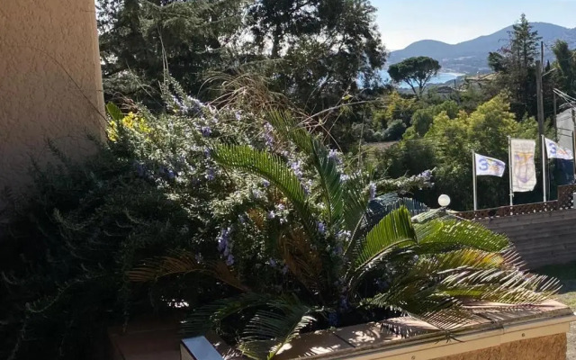 Appartement les 3 caps avec piscine et vue mer