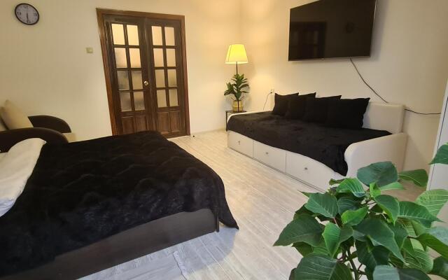 Мириады на улице Геологоразведчиков 16Б