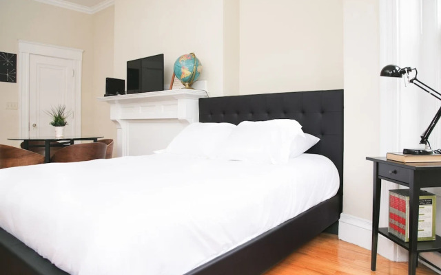 Pleasant Back Bay Suites by Sonder