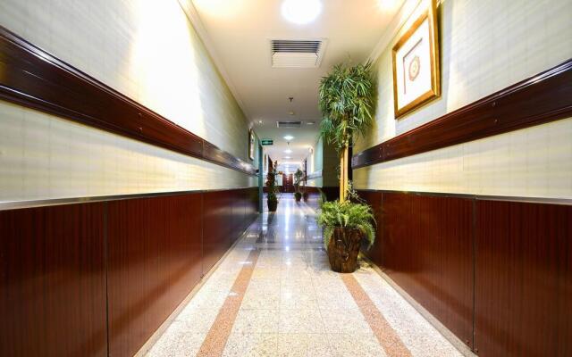 Luxurious Al Rawdah Suites