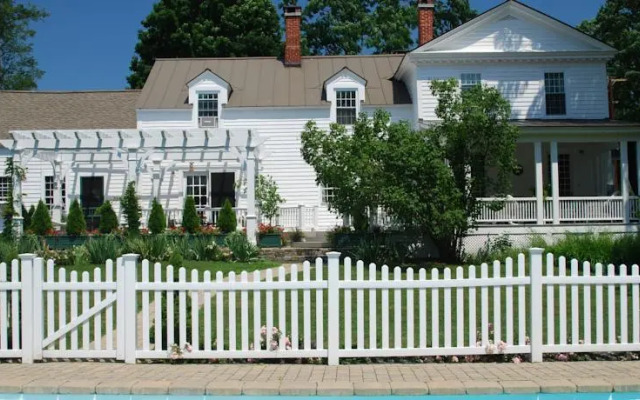 Applewood Manor Bed & Breakfast