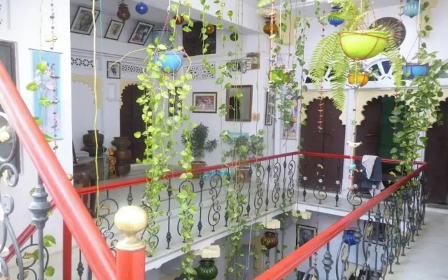 Nukkad Guest House Near City Palace Udaipur