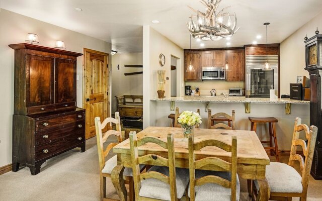 Townsend Place B-106 1 Bedroom Condo by RedAwning