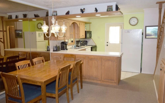 Claim_jumper_townhouse_19