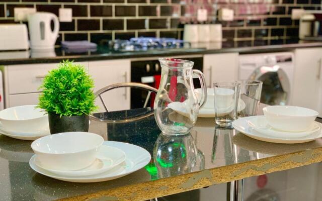 London Apartments, Close To Station