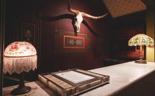 St. Elmo Hotel