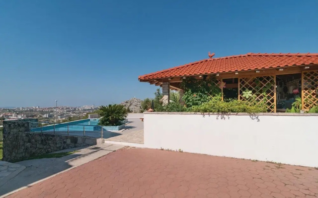 Beautiful Home in Mravince With Wifi and 2 Bedrooms