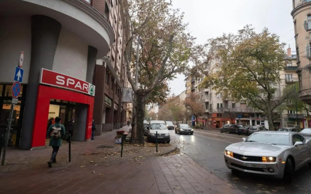 Modern stylish studio at central location