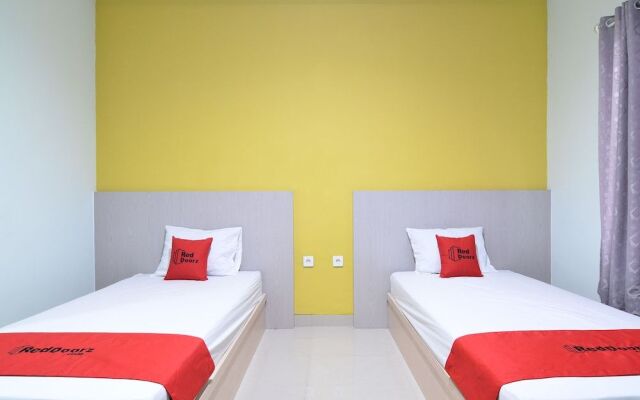 RedDoorz near Museum Keraton Surakarta