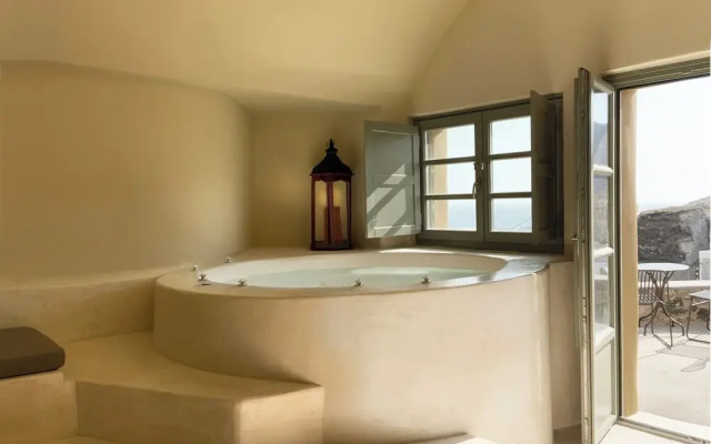 Neema Maison Finikia Santorini