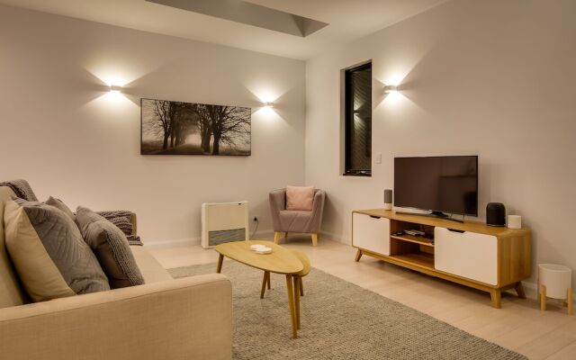 White Room Apartments