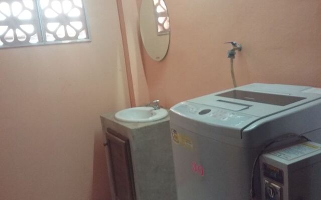 Arunrat GuestHouse - Hostel