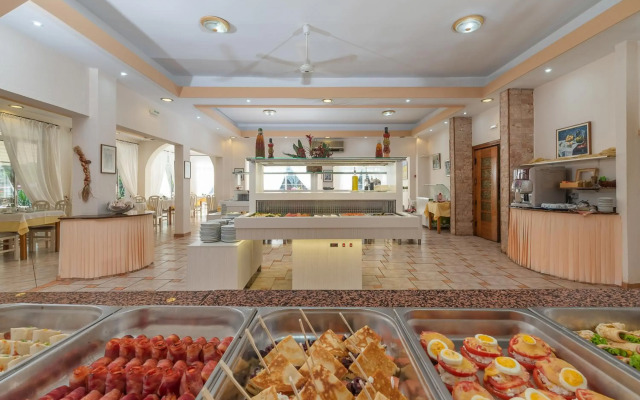 Porfi Beach Hotel