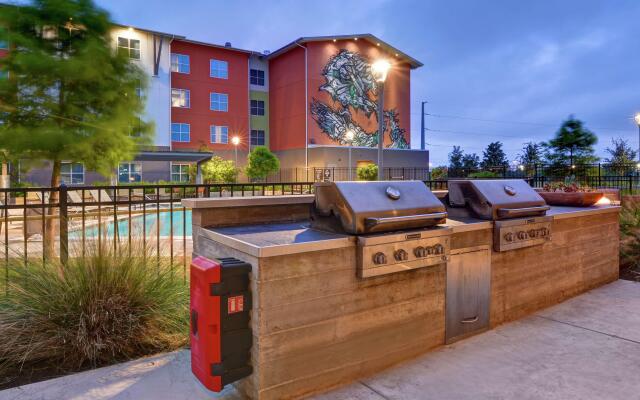 Homewood Suites by Hilton TechRidge Parmer @ I-35
