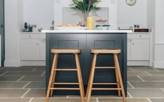 Woodvale Retreat - Sleeps 20