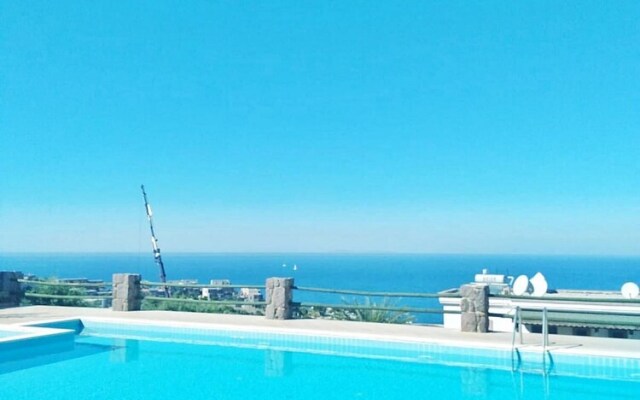 Flat in Yalikavak With Sea View and Shared Pool