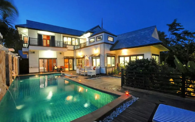 8 Bedrooms Twin Villas in Chaweng
