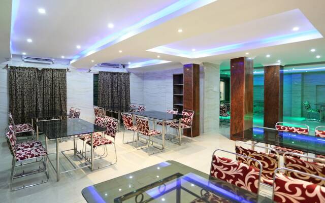 OYO 9855 Hotel Royal Suites