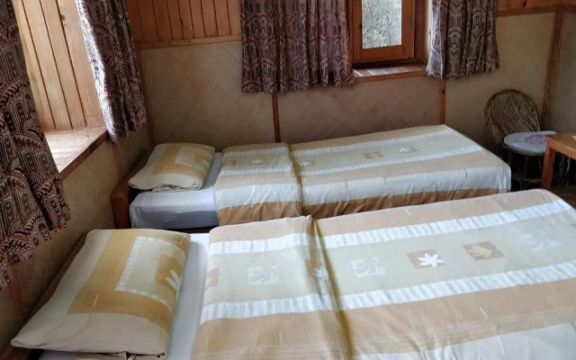Everest Manla Resort