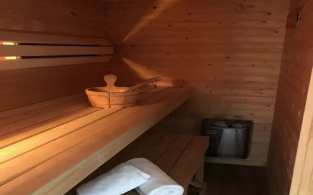 Beautiful Chalet With Sauna and Right on the Water