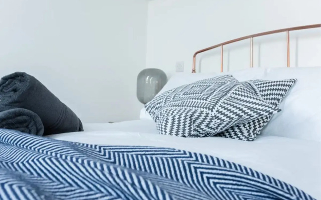 The Cliffside Loft - Distinctly Modern 3BDR Riverside Home