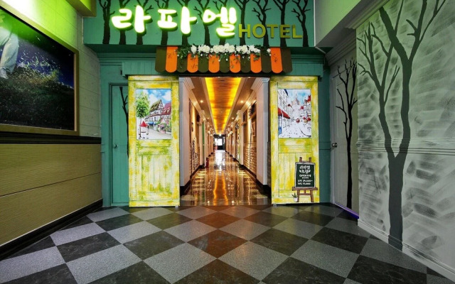 Changwon Sangnam-dong Raphael