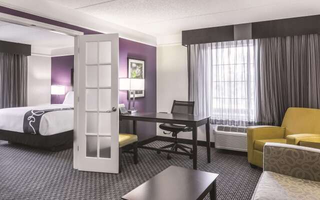 La Quinta Inn & Suites by Wyndham Orlando Airport North