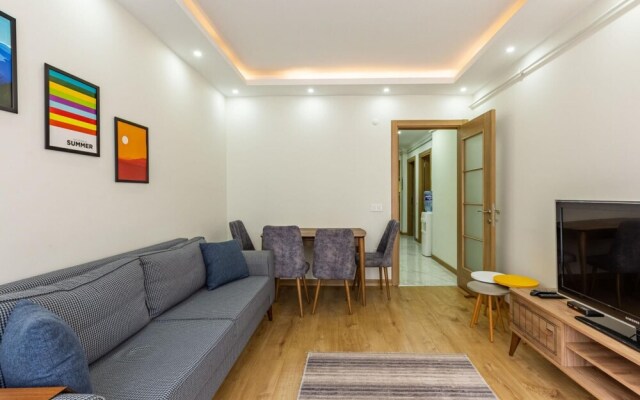 Modern Flat Near Public Transportation in Maltepe