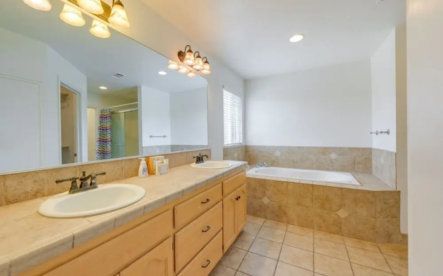 Porterville Getaway w/ Patio + Valley Views!
