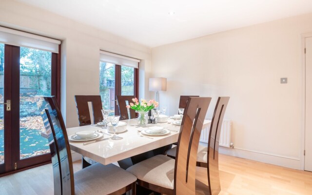 Charming Wimbledon Park Home close to Putney Heath