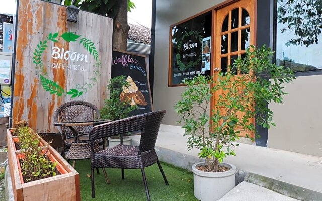 Lipe - Bloom Cafe and Hostel