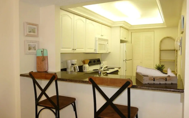 Peaceful Condo With Pool and Steps to Tigertail Beach