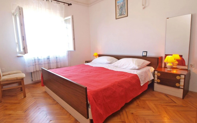Apartment 439