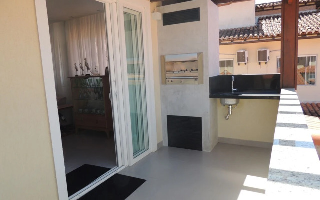 Casa com 3 Quartos em Condomínio Geriba