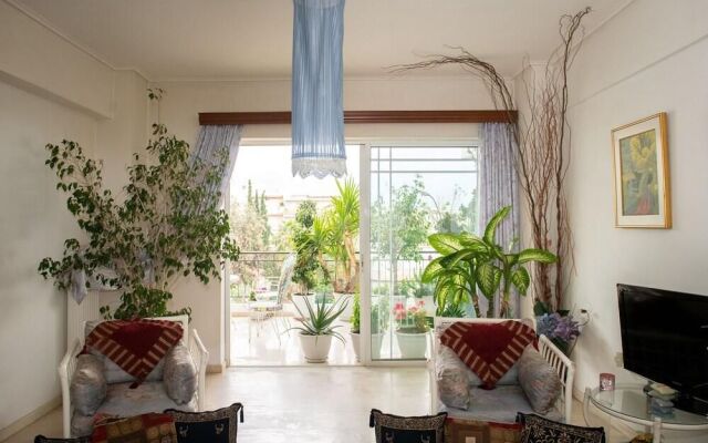 Bright Comfy Flat near Beach & City Center