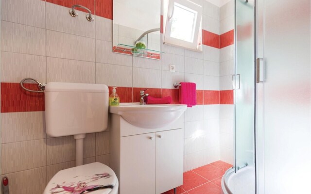 Nice Home in Bacinska Jezera With Wifi and 3 Bedrooms