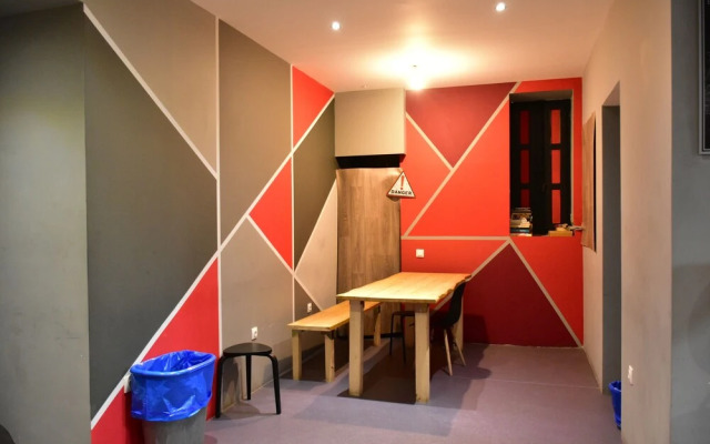 Zorbas Hotel - Hostel