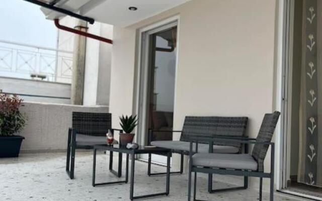 Top roof appartment Oropos 5' beach