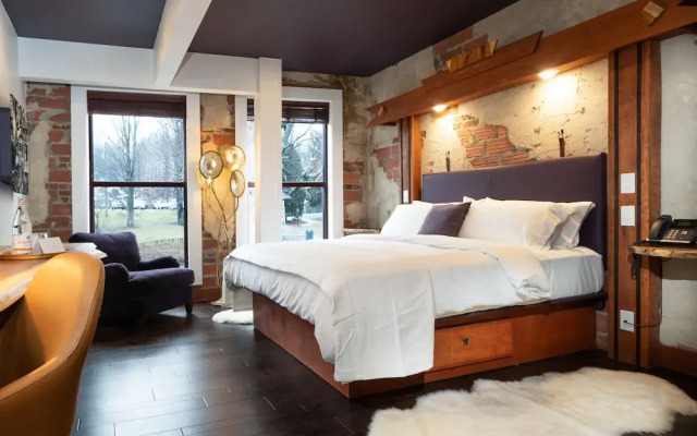 The Horton Hotel and Rooftop Lounge