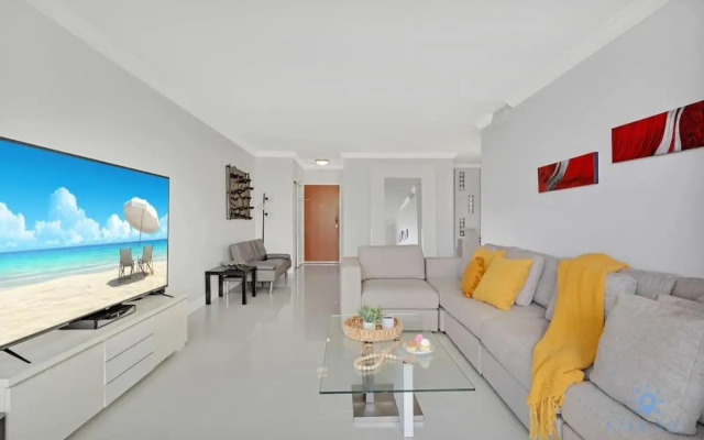 Beautiful Apartment With Pool And Gym