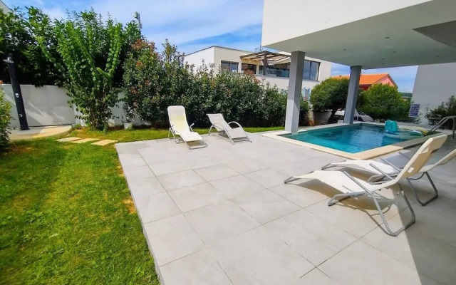 Duša - With Pool - H