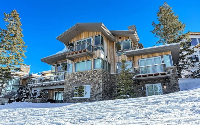 Stunning 6-bedroom Chalet in Heart of Park City 6 Home by Redawning