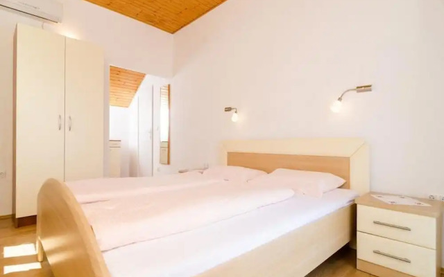 Apartment & Room Maćus