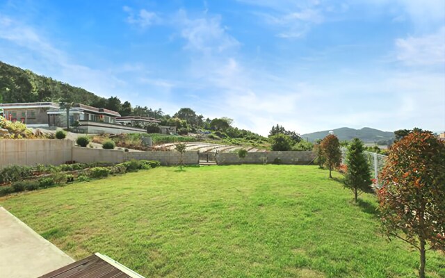 Yeosu Sea Side Pines Pension