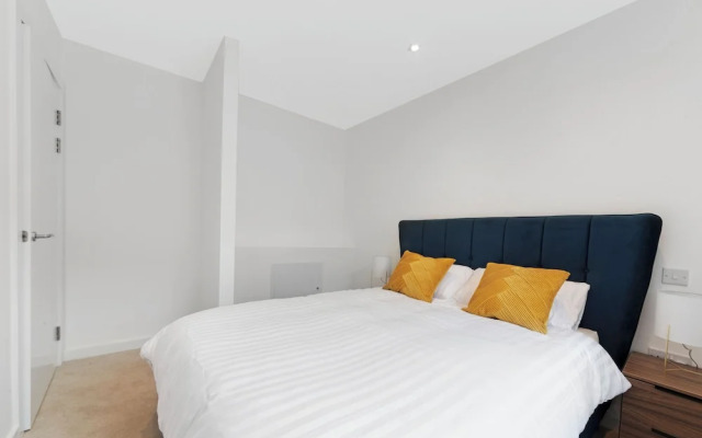 Guest Ready - Oak Crescent City House, London, E14