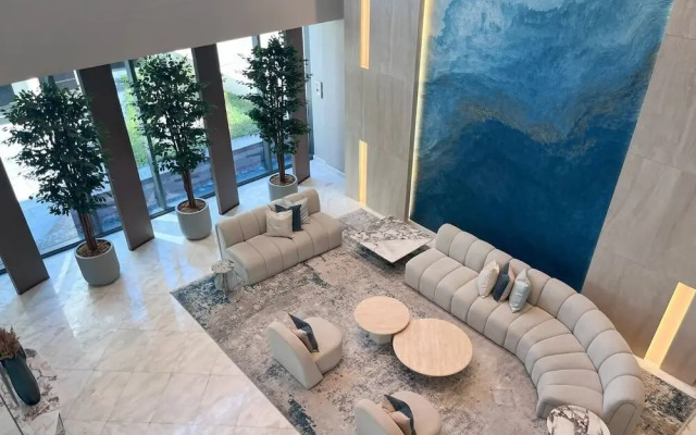 Stylish Marina-front 2BR Near Top Attractions