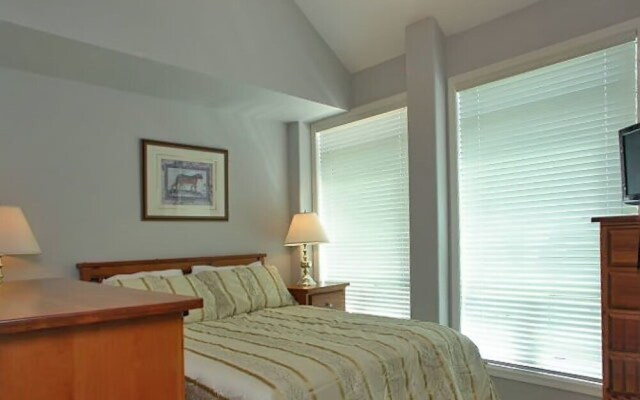 Sunset Waterfront Resort by KVR