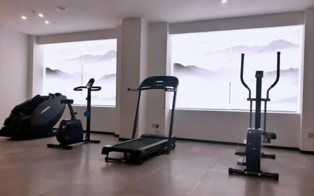 Liangjing Grand Hotel (Jingdezhen People's Square & Yuyaochang Park)