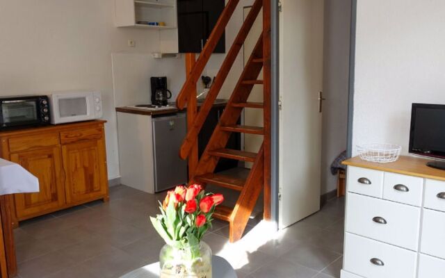 Les Charmilles 32493