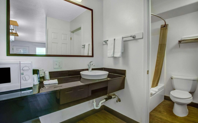 Motel 6 Baker City, OR